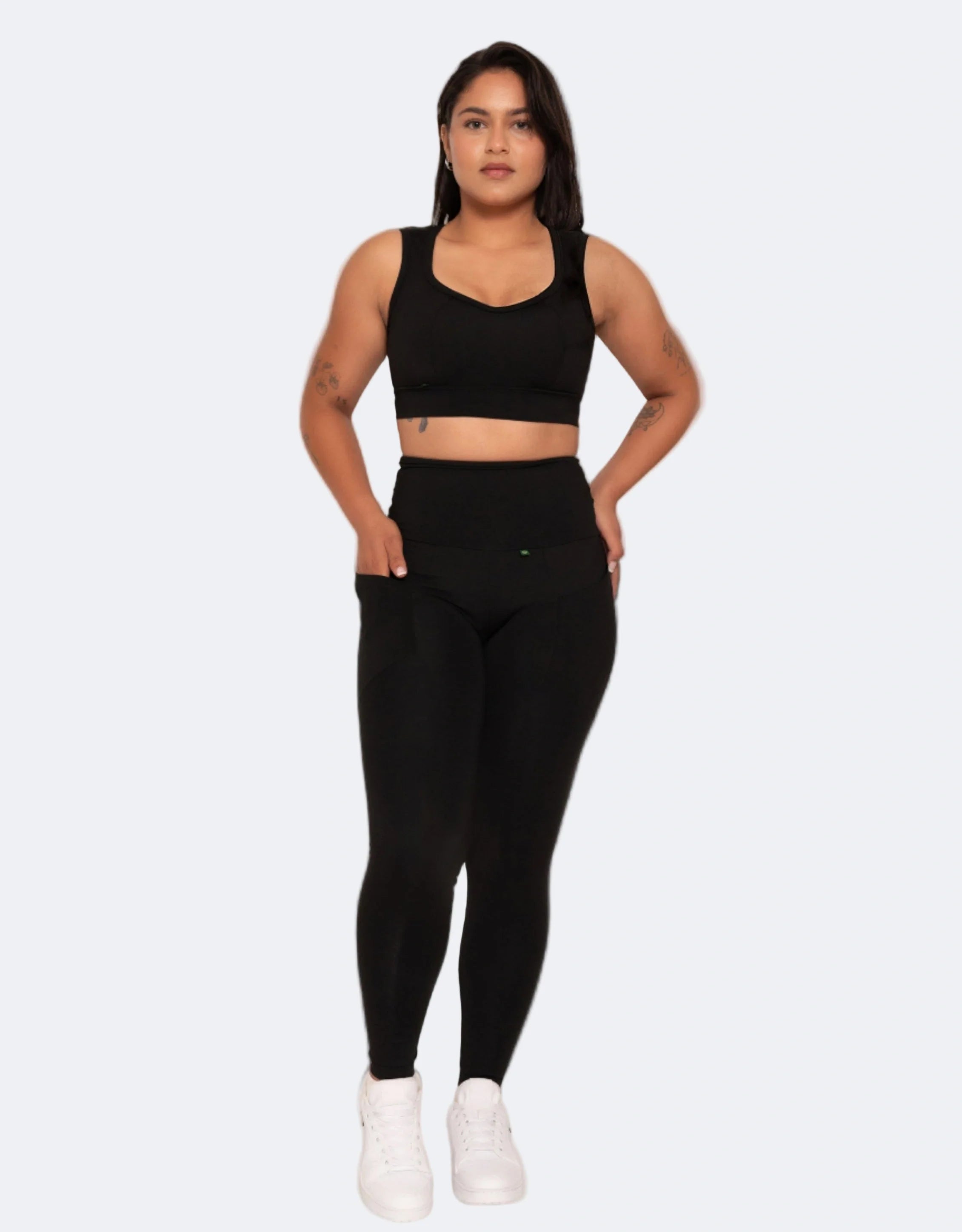  Model wears black high waisted leggings with pockets. Discover Fashion Brazil's range of high compression leggings at Fashion Brazil New Zealand